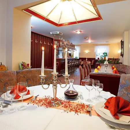 Hotel Am Schlossbrunnen 3*