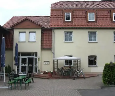 Am Schlossbrunnen 3*